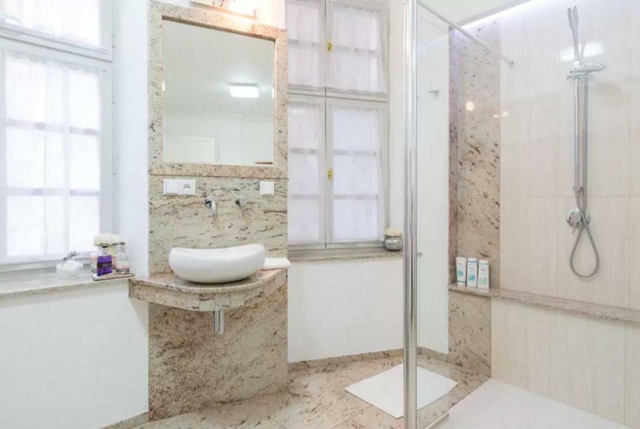 Quiet Apartment In The Heart Of Old Town Centre Prag Exterior foto