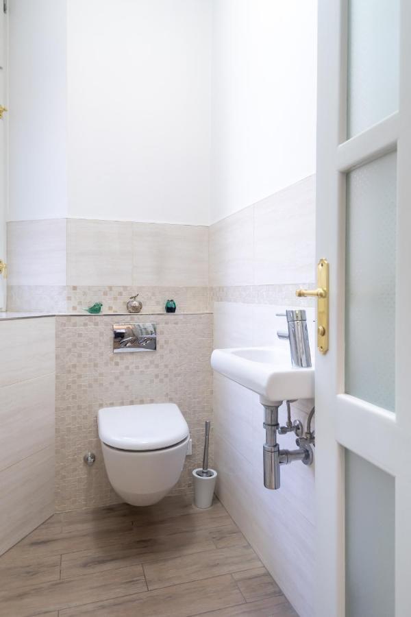 Quiet Apartment In The Heart Of Old Town Centre Prag Exterior foto